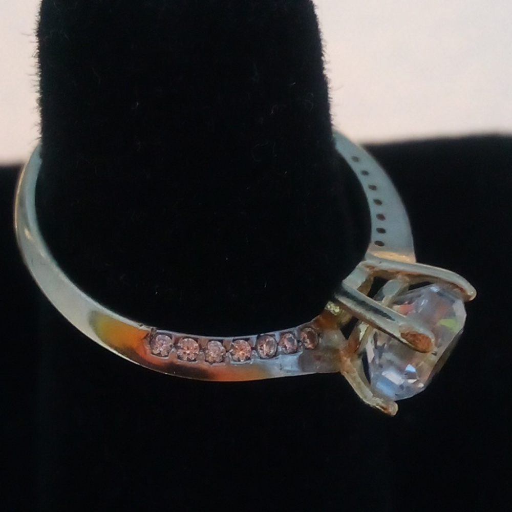 Ring - Picture 3 of 4